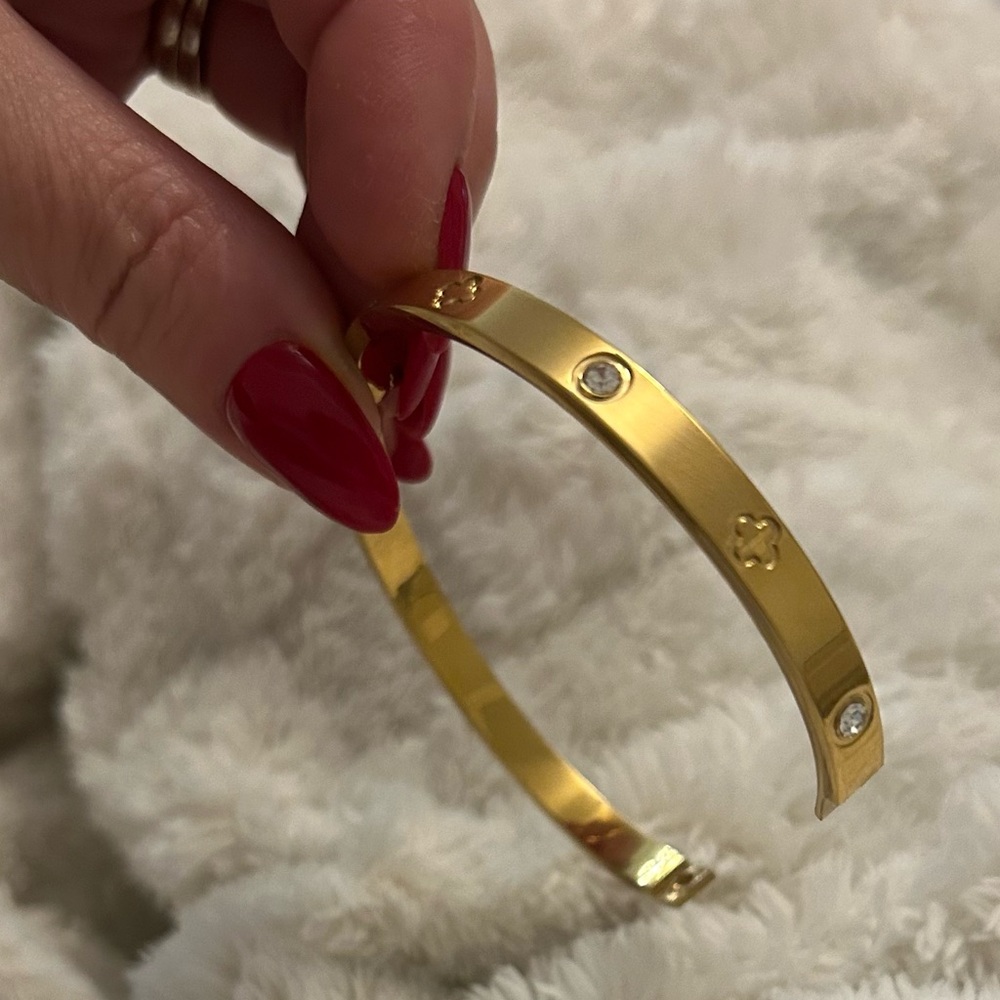Elegant Gold Bangle Bracelet - Picture 3 of 5